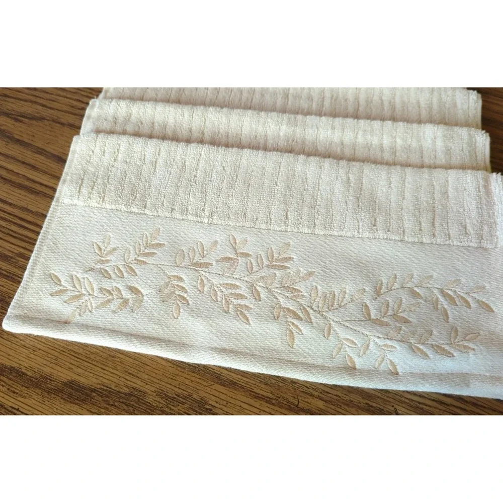 4 New With Tags RALPH LAUREN EMBROIDERED Winter Garland HAND TOWEL CREAM Pretty!